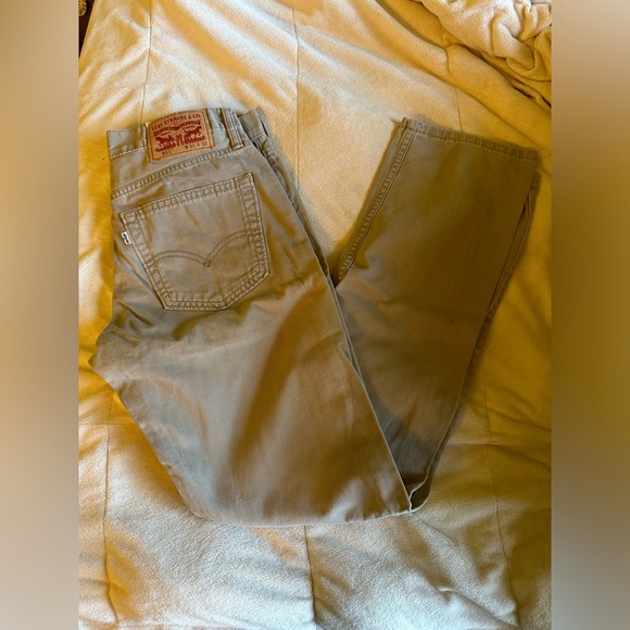 Levi Strauss Pants. Size 31 W 32 L. Beige. - Picture 2 of 3